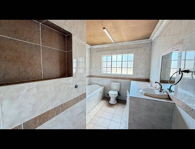 5 BEDROOM FREEHOLD FOR SALE IN LAKEFIELD